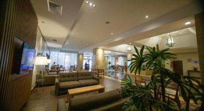 Spacious hotel lobby featuring modern furniture and bright lighting. Ideal for relaxation and business meetings.